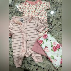 MODERN MOMENTS & GERBER Organics 2 onesies plus burp cloth Pink Striped ruffles